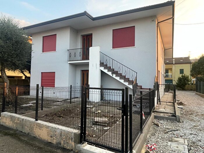 Appartamento trilocale in vendita in Via Caposeda, Montegrotto Terme