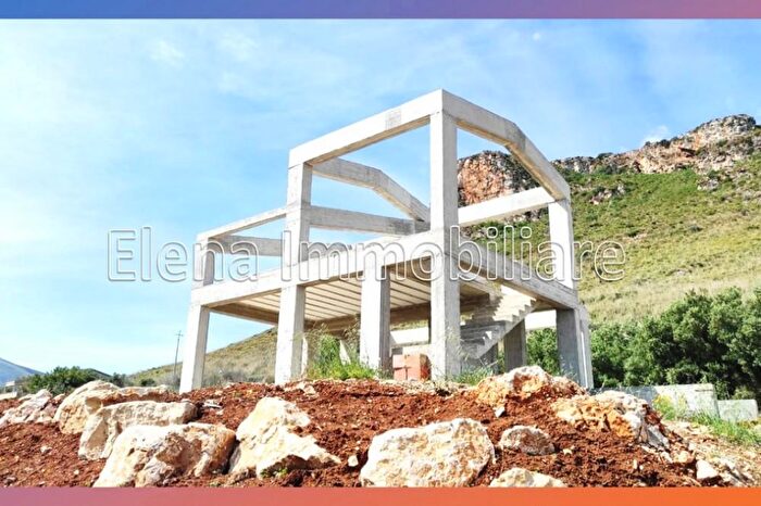 Casa con 10 locali in vendita in Alcamo