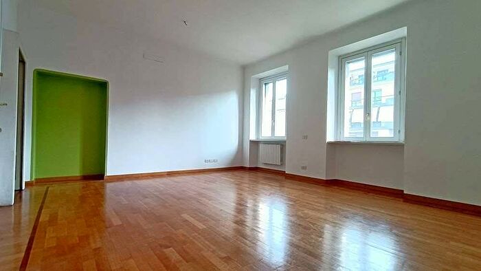 Appartamento trilocale in affitto in Via Eustachi, Morgagni, Milano