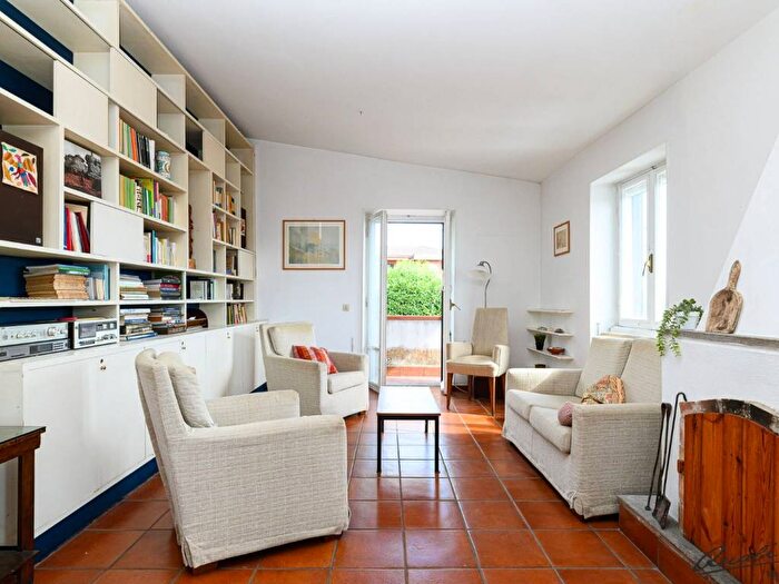 Casa con 6 locali in vendita in Via Monte Rosa, Montelarco, Rignano Flaminio