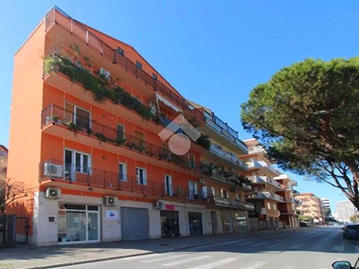 Appartamento trilocale in vendita in Via Bardet, Pescara