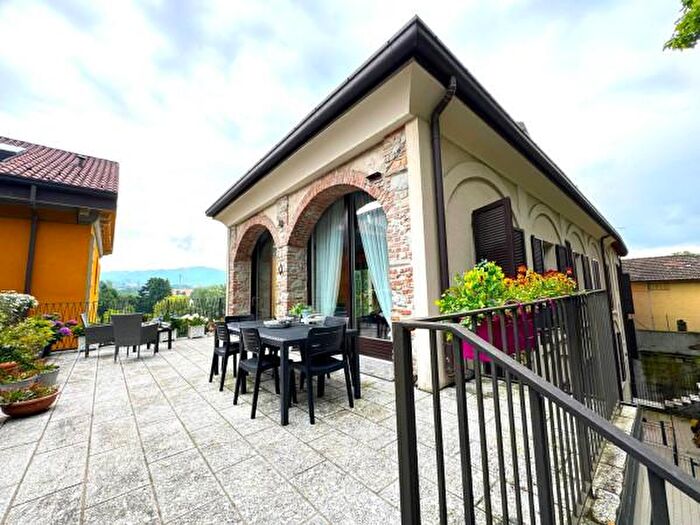 Appartamento trilocale in vendita in Frazione Molinazzo, Brivio