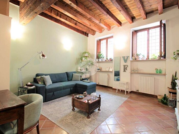 Appartamento bilocale in affitto in Via San Carlo, Veronetta, Verona