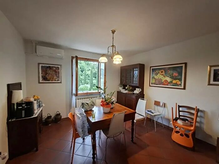 Appartamento con 5 locali in affitto in Bucine