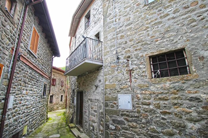 Casa quadrilocale in vendita in Casola In Lunigiana