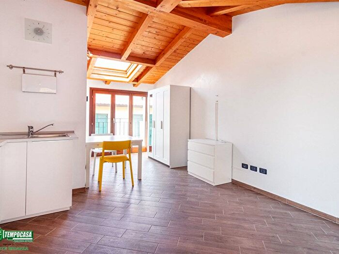 Appartamento monolocale in affitto in Via Giuseppe Verdi, Centro, Carate Brianza