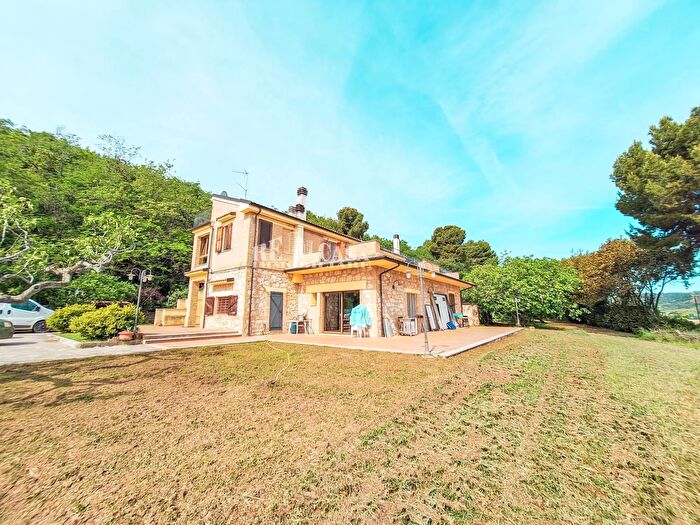 Casa con 5 locali in vendita in Ripatransone