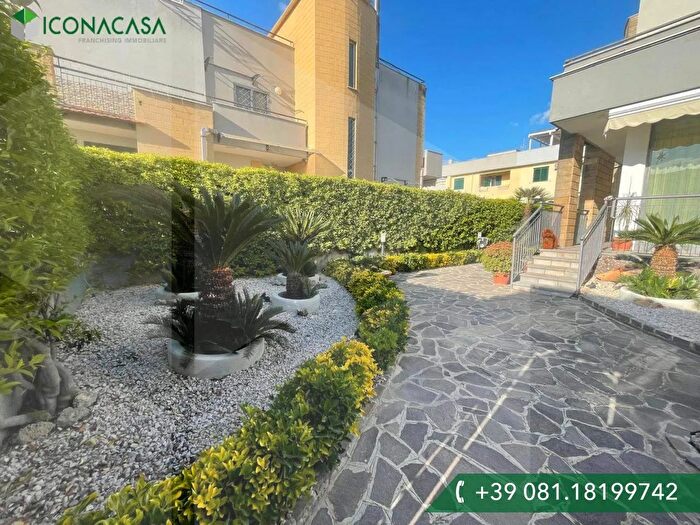 Appartamento con 5 locali in vendita in Via Giuseppe Pagano, Pozzuoli