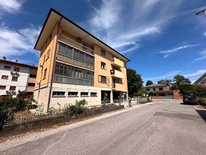 Appartamento con 6 locali in vendita in Via Caprera, Codroipo