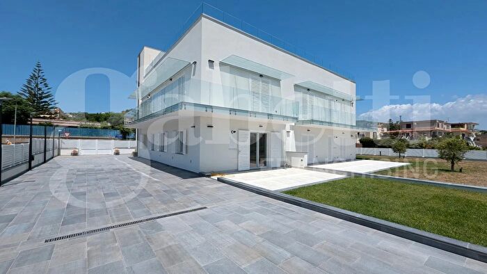 Appartamento trilocale in vendita in Via Cerillo, Bacoli