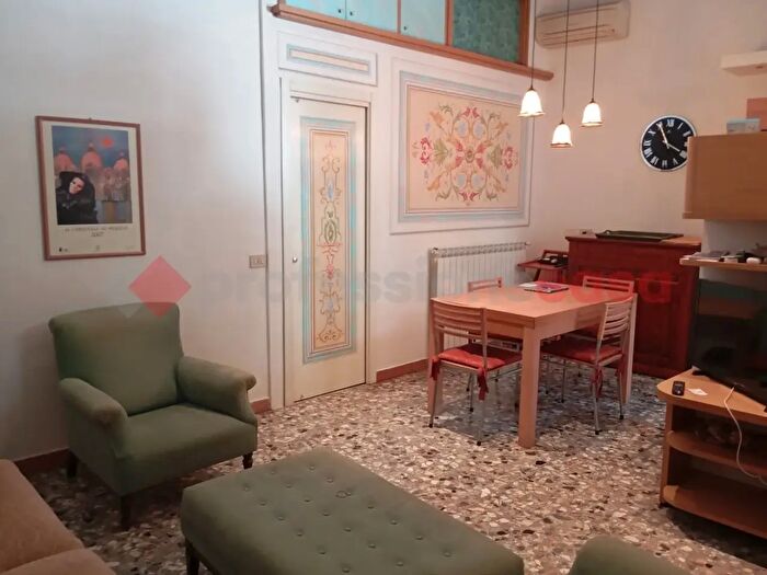 Appartamento trilocale in vendita in Via Calderia, Lucca
