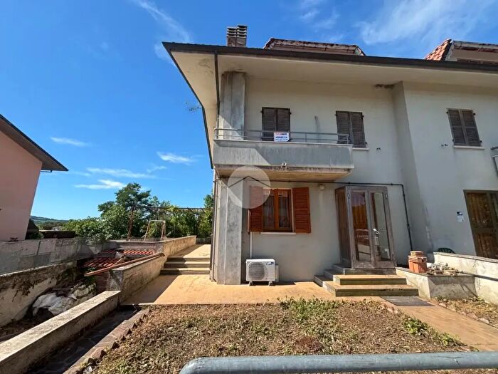 Casa con 5 locali in vendita in Via Falconara, Colli al Metauro