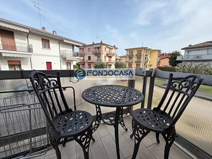 Appartamento trilocale in vendita in Via Mezzocolle d, Desenzano Del Garda