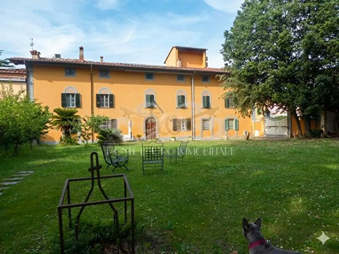 Casa con 10 locali in vendita in di Mezzo Nord, Cascina