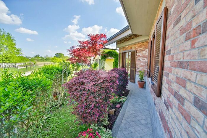 Casa quadrilocale in vendita in Via Rivarolo Bossole, Lombardore