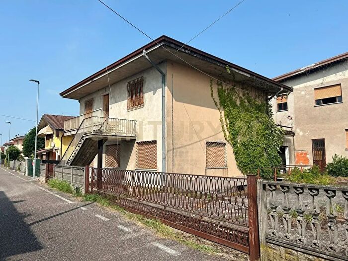 Casa con 5 locali in vendita in Via Giacomo Puccini, Oppeano