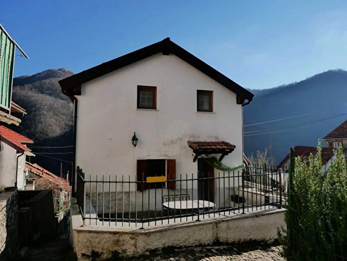 Casa quadrilocale in vendita in Localita Pentema SNC Torriglia, Torriglia
