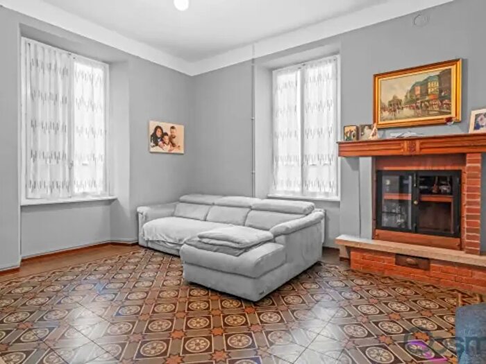 Casa con 6 locali in vendita in Via Montebuglio, Casale Corte Cerro