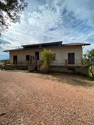 Casa con 20 locali in vendita in Contrada Gaglianello, Montegiorgio