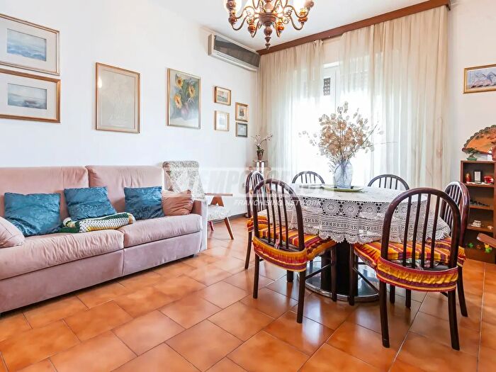 Appartamento trilocale in vendita in Via Giacomo Leopardi, Bresso