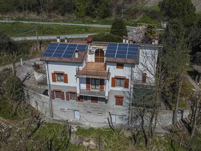 Casa con 10 locali in vendita in Via Campania, Monte San Pietro