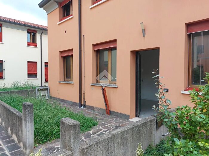 Appartamento bilocale in vendita in Via Piangipane, Ferrara