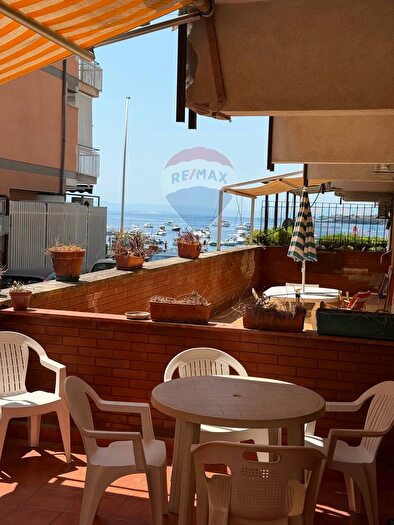 Appartamento trilocale in vendita in Lungomare dei Ciclopi, Aci Castello