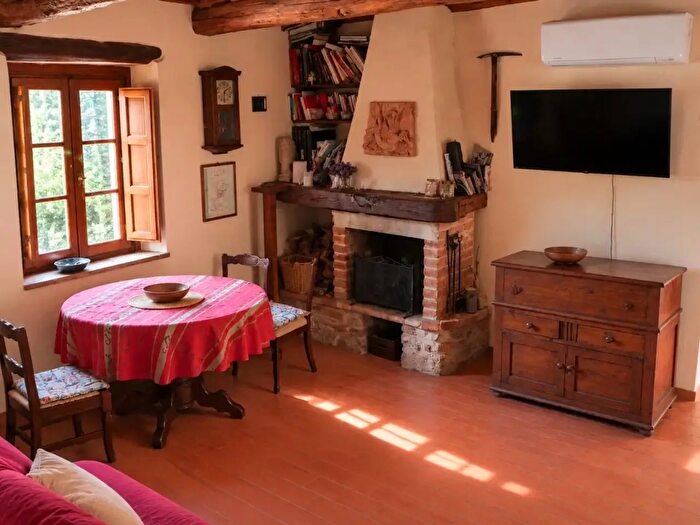 Casa con 6 locali in vendita in Camaiore