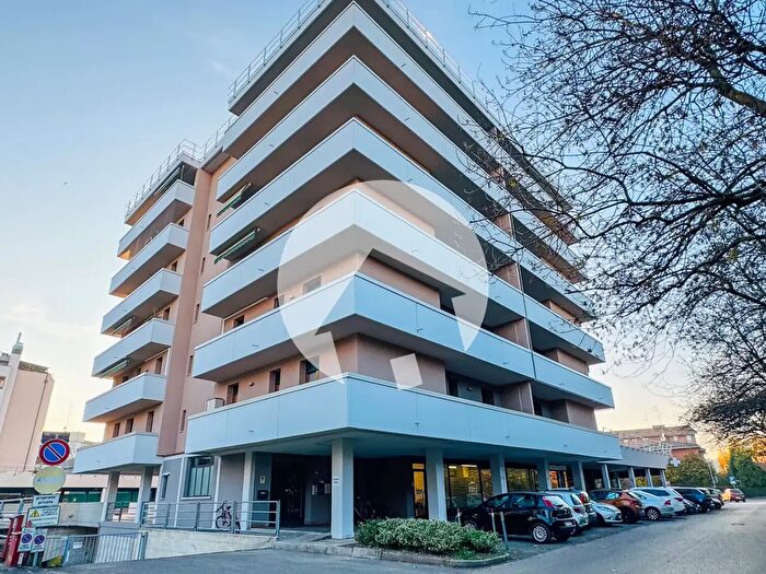 Appartamento con 8 locali in vendita in Via Monte Marmolada, Reggio Emilia