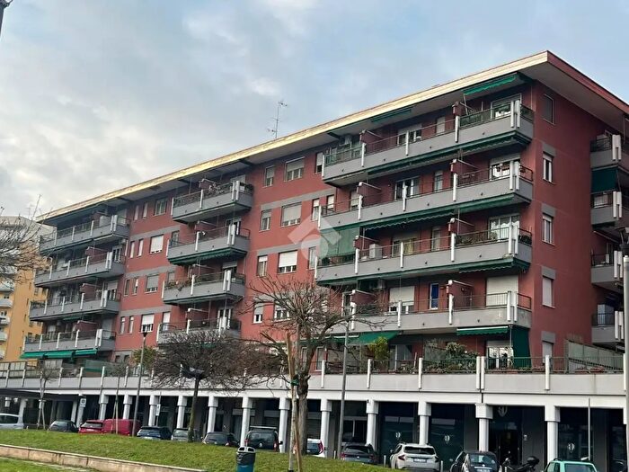 Appartamento trilocale in vendita in Via Marzabotto, Sesto San Giovanni