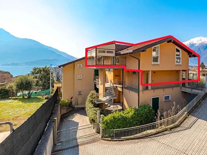 Appartamento con 6 locali in vendita in Domaso