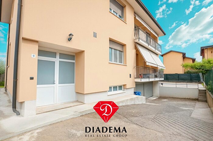 Appartamento trilocale in vendita in Via Giotto, Somma Lombardo