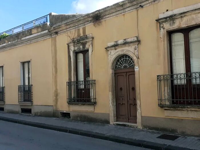 Casa con 10 locali in vendita in Via Garibaldi, Palazzolo Acreide