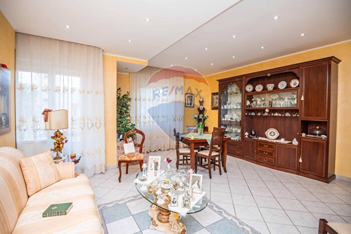 Appartamento con 6 locali in vendita in Via Emilia, Siracusa