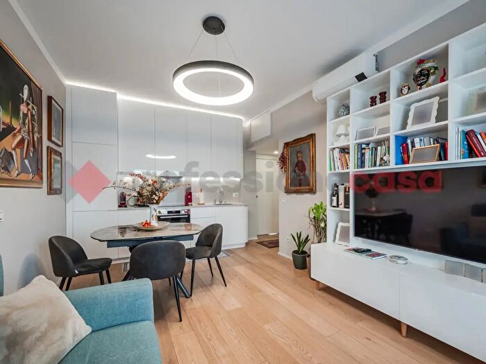 Appartamento trilocale in vendita in Via Tolstoi, Milano