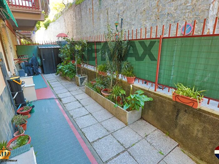 Appartamento con 5 locali in vendita in Via Capri, Genova