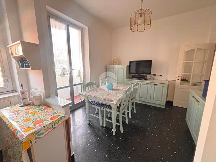 Appartamento trilocale in affitto in Via del Borgo, Borgoratti, Genova