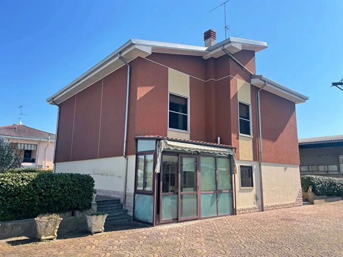 Case in Vendita e in Affitto - 2