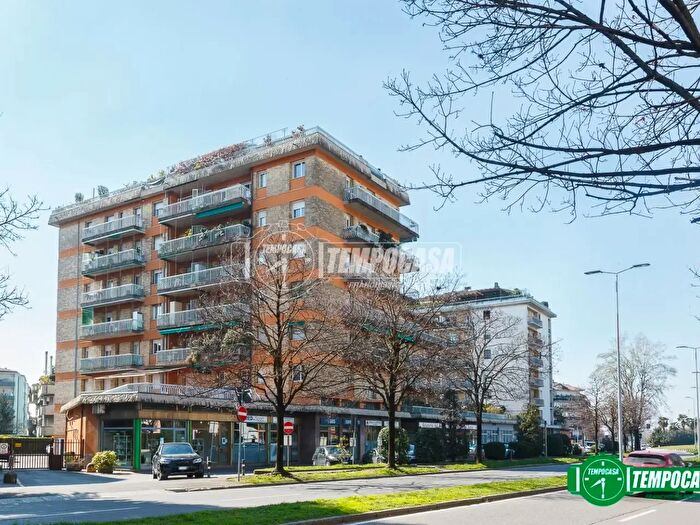 Appartamento trilocale in vendita in Via Giosuè Carducci, Bergamo