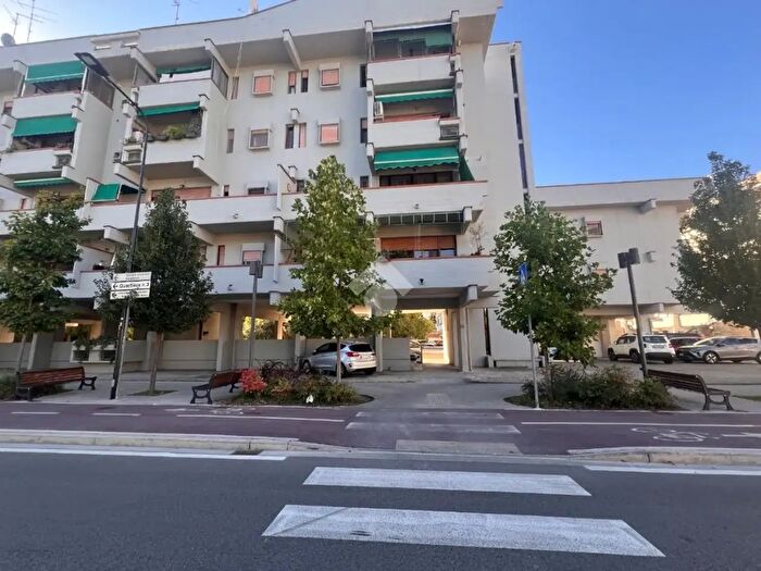 Appartamento quadrilocale in vendita in Viale BCroce, Firenze