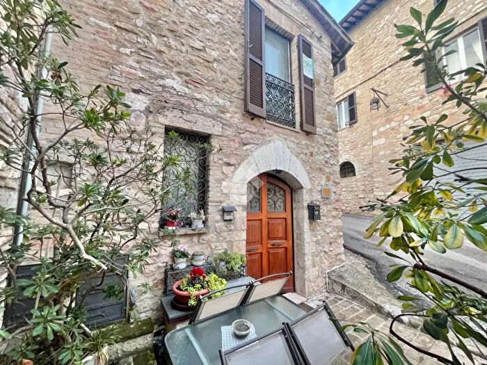 Casa bilocale in vendita in Via degli Acquedotti, Assisi