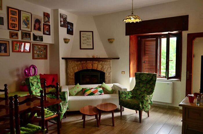 Appartamento quadrilocale in affitto in Via Arano, Rocca Di Mezzo