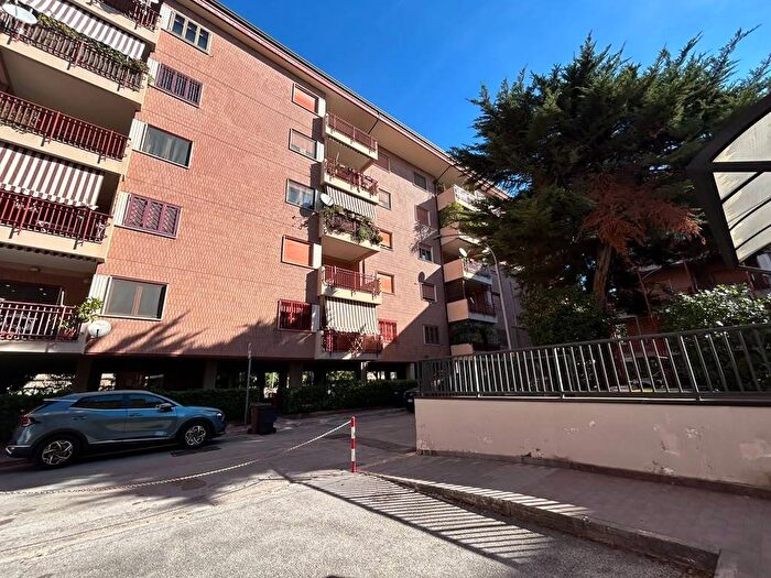 Appartamento con 5 locali in affitto in Via Vincenzo Lupoli, Ferrarecce Università, Caserta