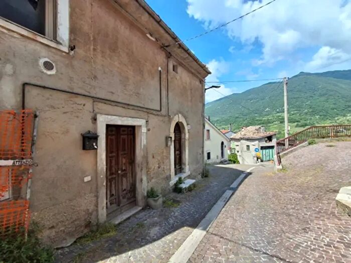 Appartamento quadrilocale in vendita in Via Civita, Castel Di Sangro