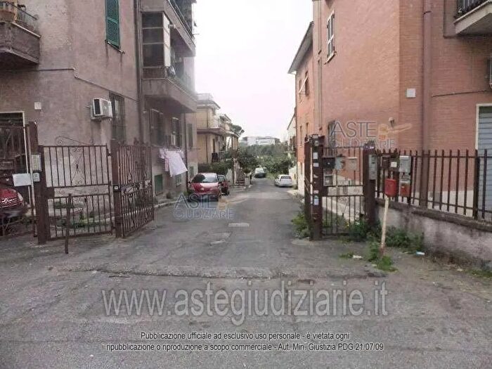 Appartamento trilocale in vendita in Via Filiberto Petiti, Roma