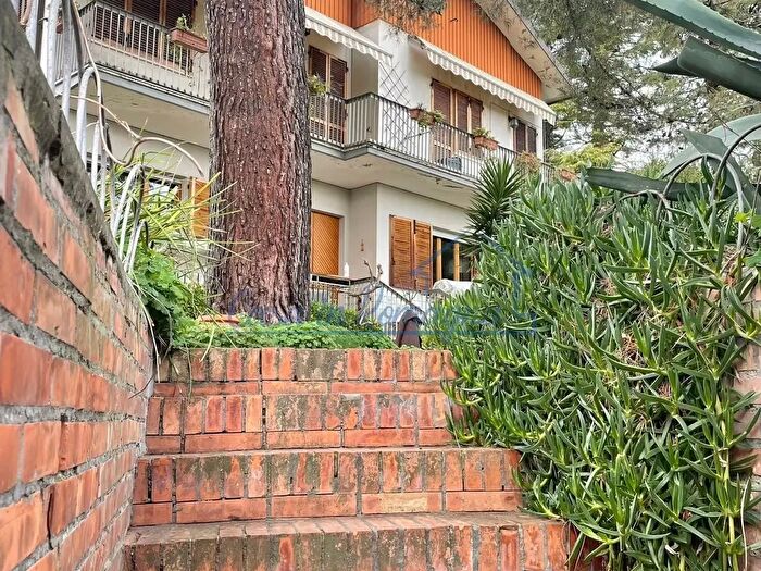 Casa con 9 locali in vendita in Via Castellaccio, Rimini