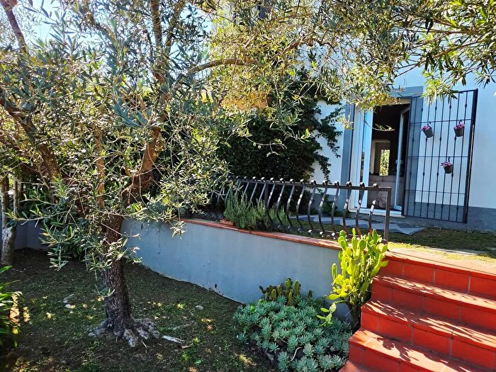 Casa con 8 locali in vendita in Ameglia