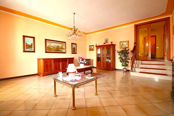 Casa con 15 locali in vendita in Moglia, Moglia