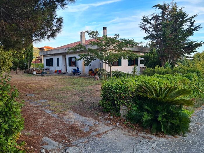 Casa con 6 locali in vendita in Via Fuonti Snc, Agropoli