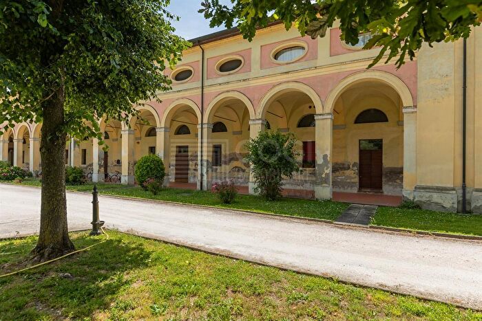 Appartamento trilocale in vendita in Via del Castello, Lugo